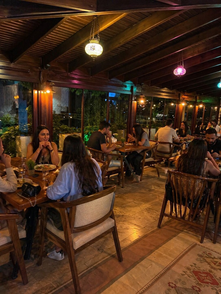 Bella Hotel 37/50