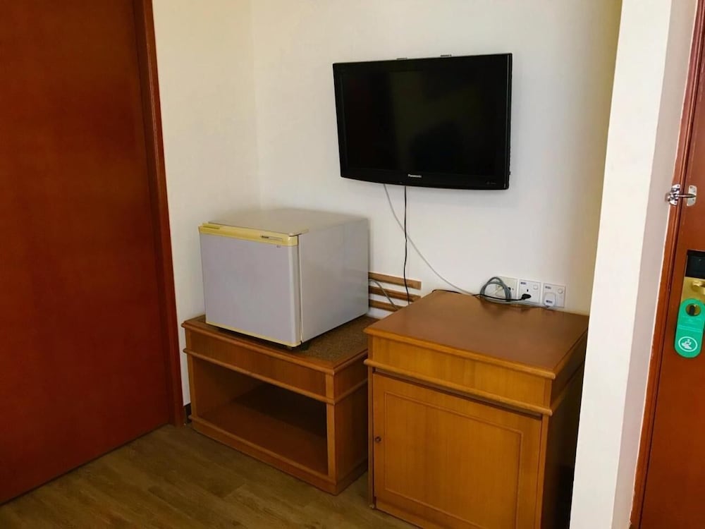 The Executive Hotel 20/25
