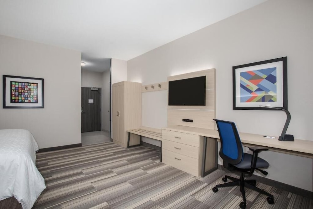 Holiday Inn Express And Suites Denver Ne Brighton 53/59