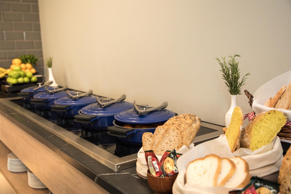 Park Inn by Radisson Bournemouth 25/32