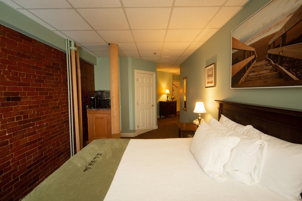 Inn At St John 13/36