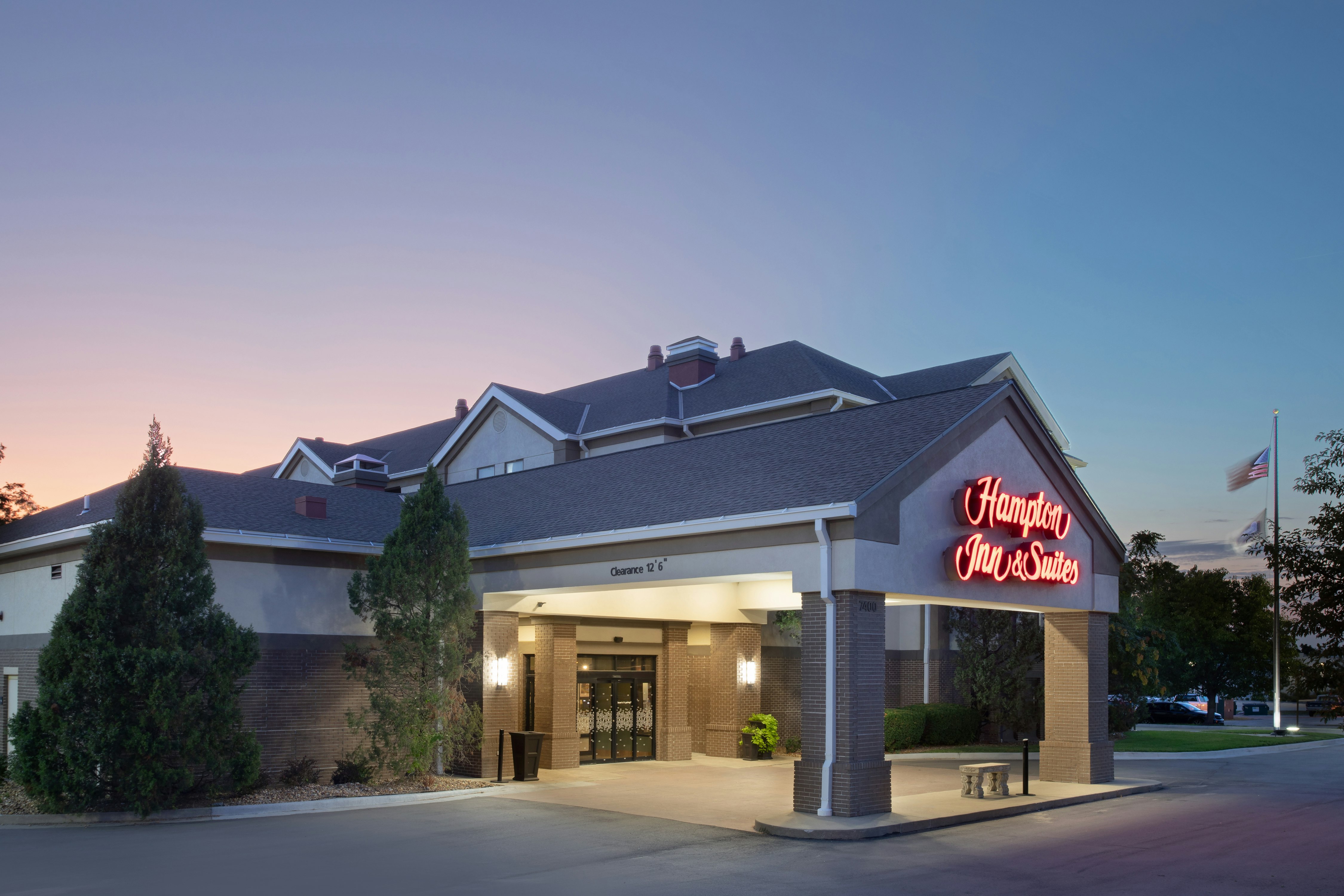 Hampton Inn & Suites Kansas City-Merriam 2/36