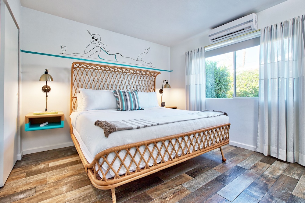Paris, King Bed, Queen Bed