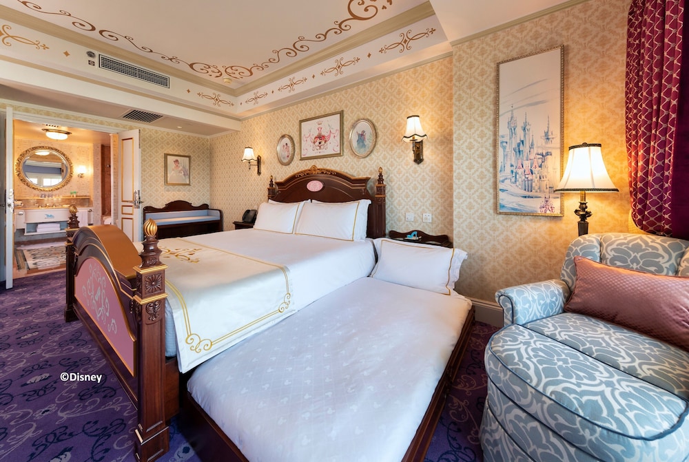 Hong Kong Disneyland Hotel 10/71