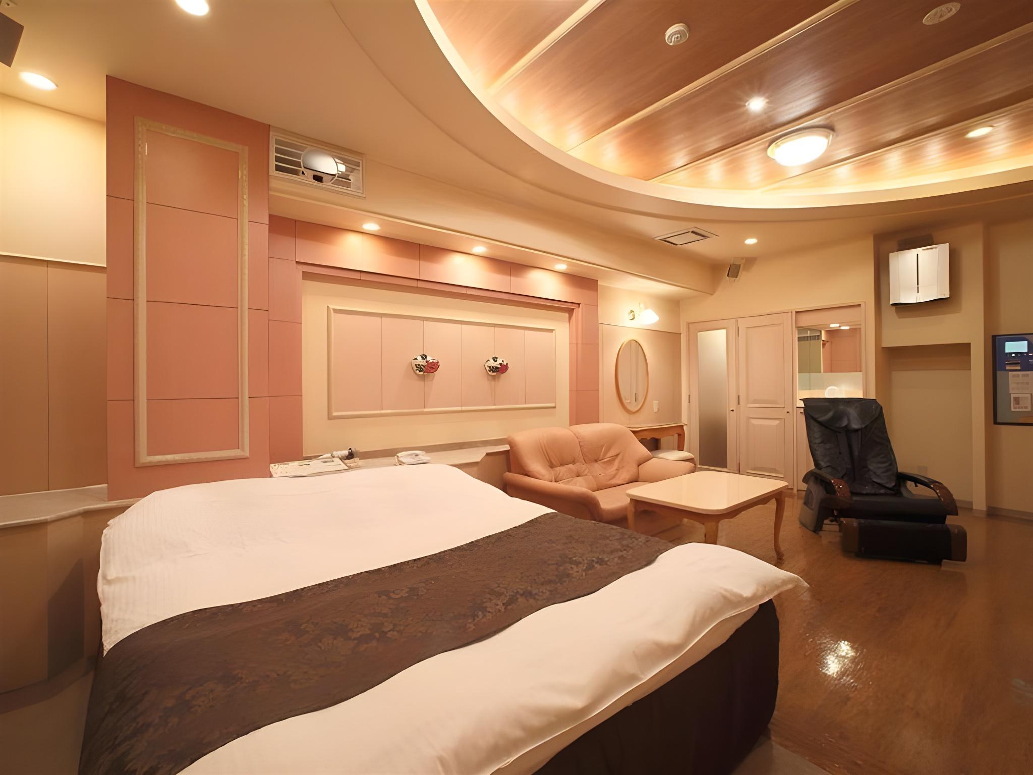 ROOM, DOUBLE BED