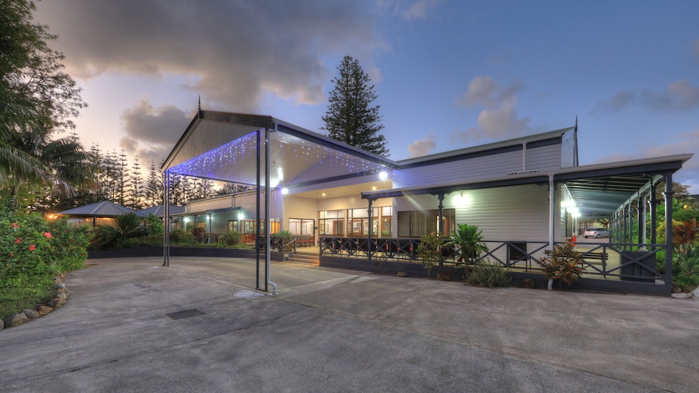 Paradise Hotel And Resort 9/68