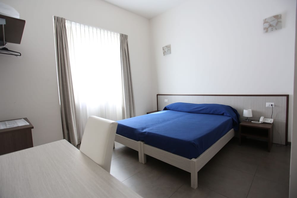 HOTEL EUBEA 15/79
