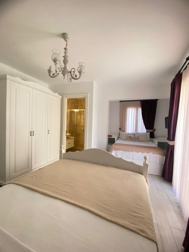 Selin Hotel 7/50