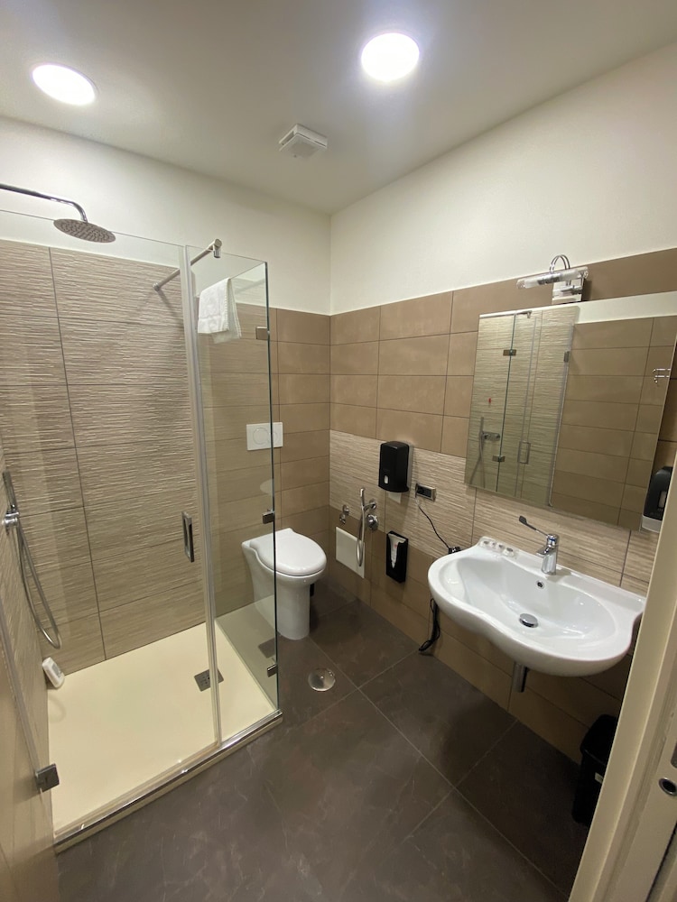 Lual Bleisure Hotel 34/43