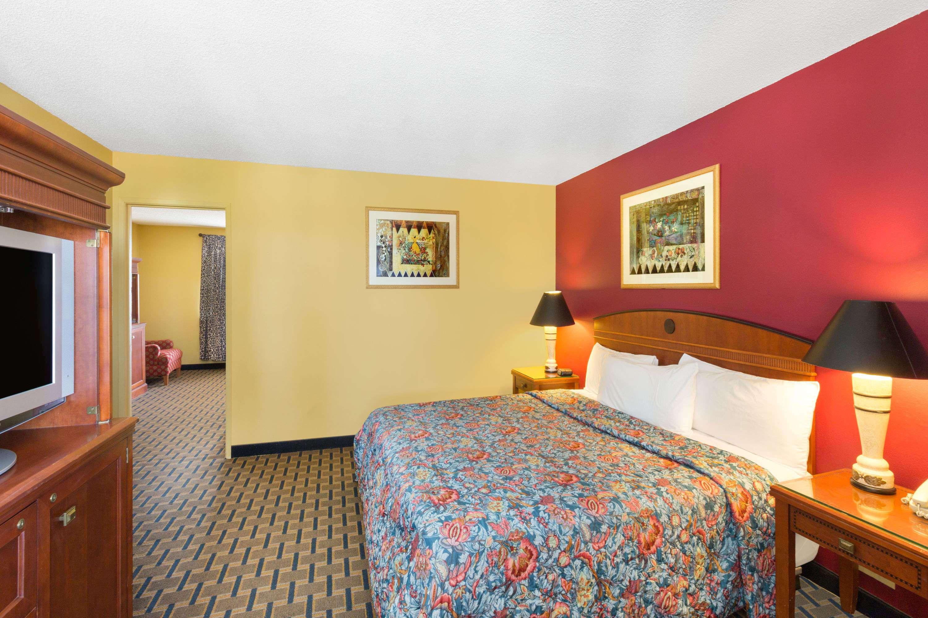 غرفة بسريرين مزدوجين، Days Inn By Wyndham Red Bluff 2/2