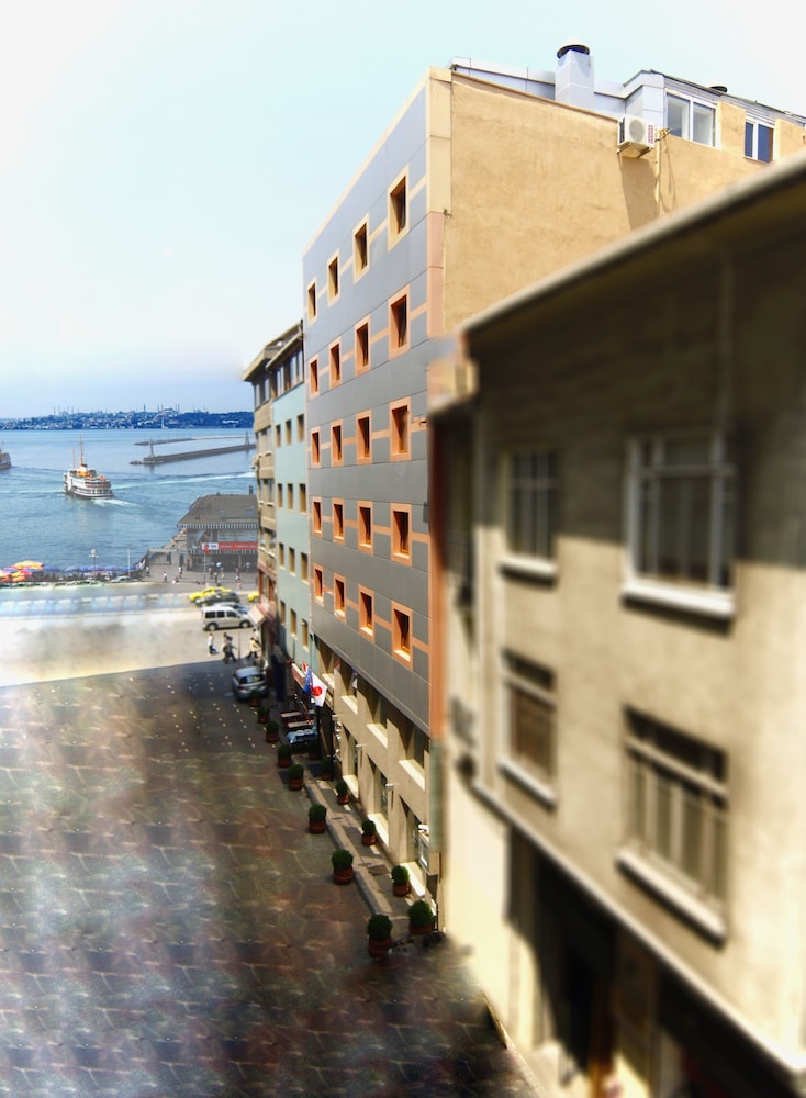 Bella Hotel 32/45