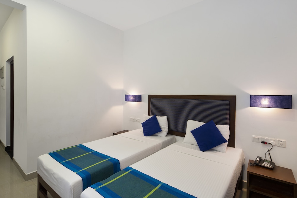 The Blue Wave Hotel 6/50