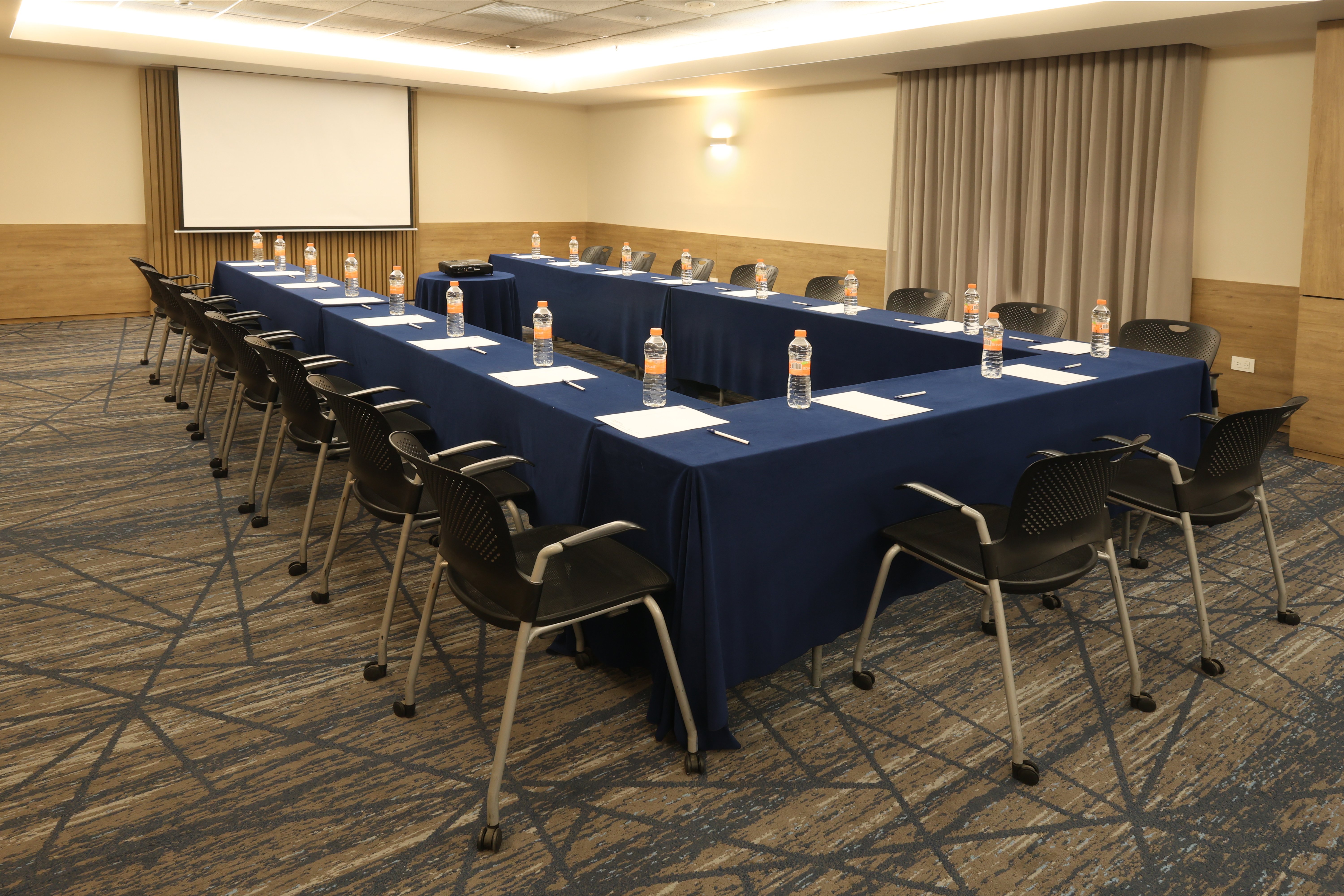 Holiday Inn Express Monterrey Galerias Sn Jeronimo 66/76