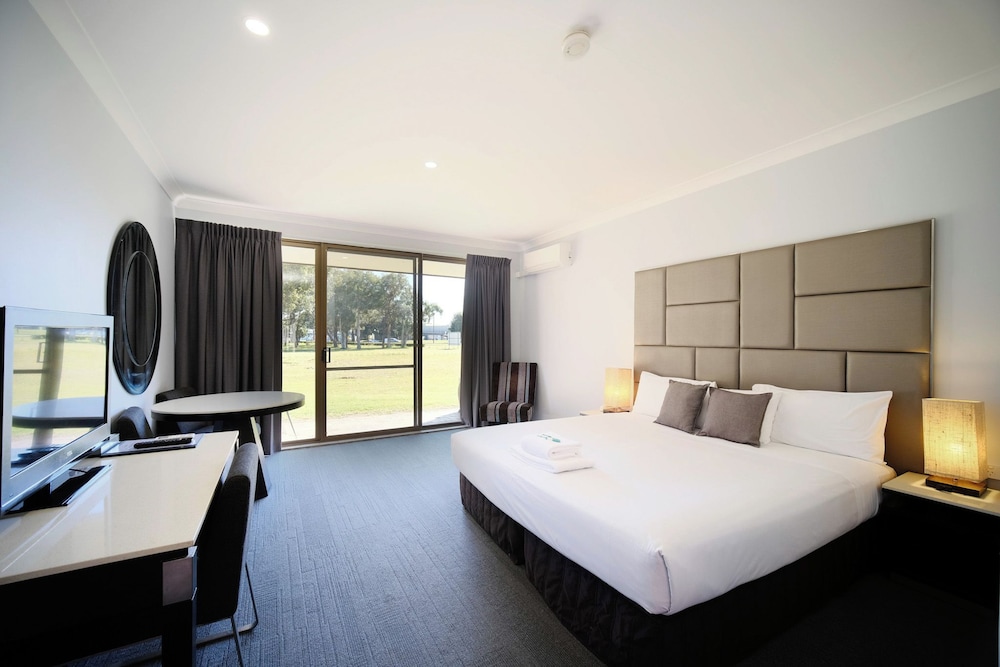 Executive, King Bed