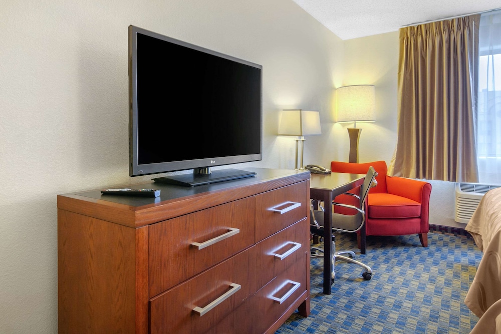 Spark by Hilton Lakewood Denver Southwest 42/54