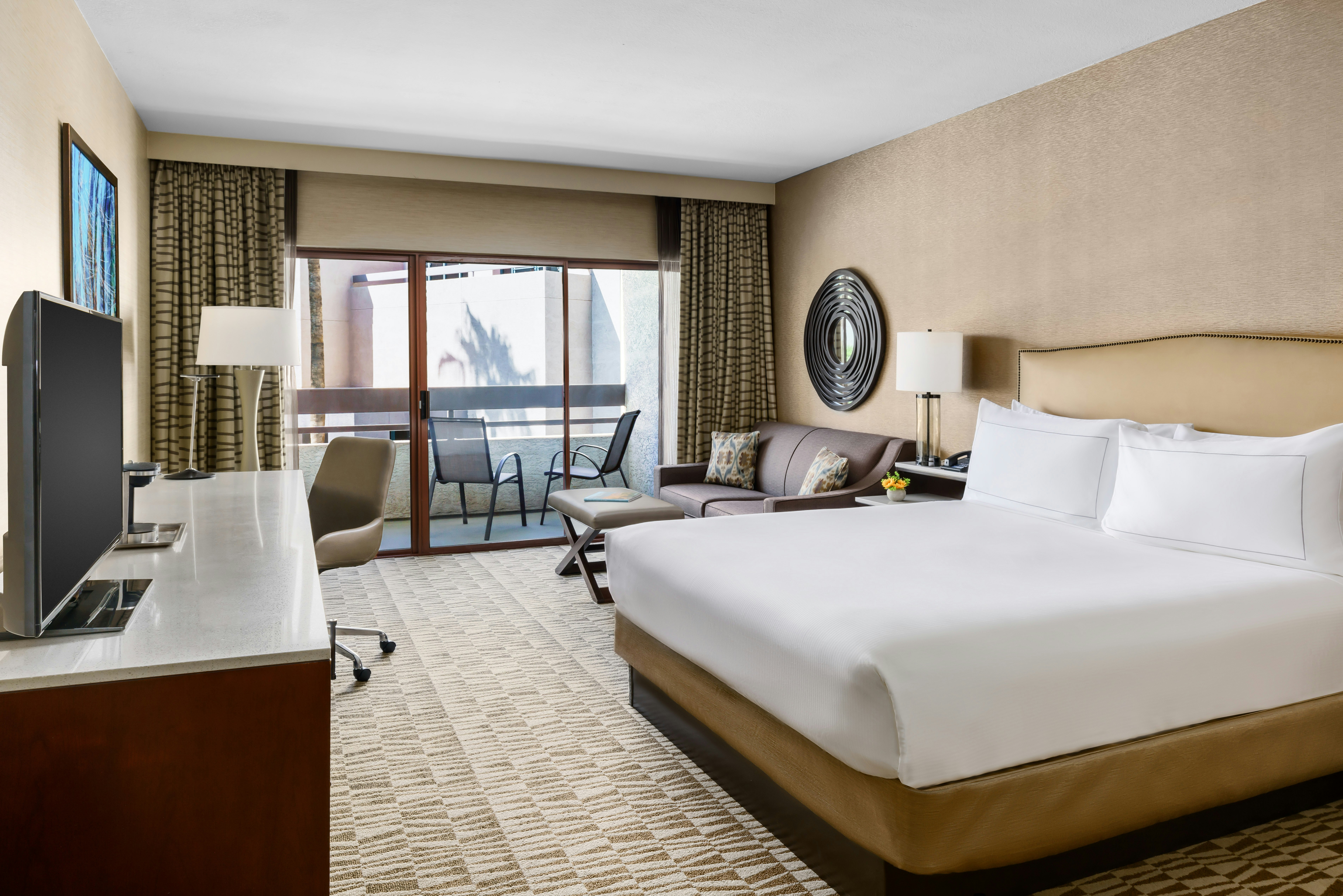 ROOM, KING BED, SOFA