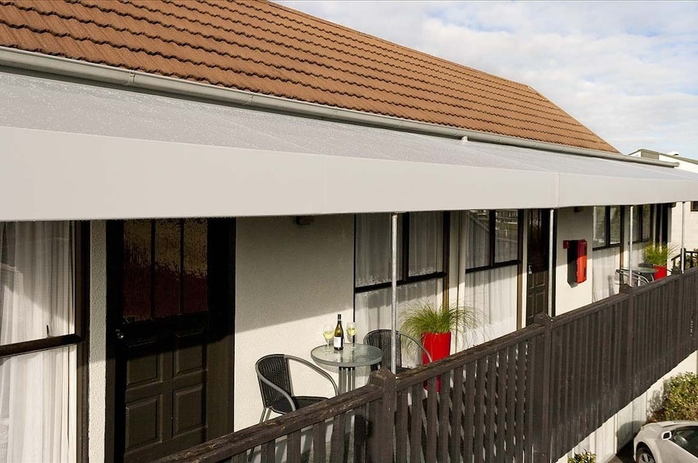 MERIVALE COURT MOTEL 24/30