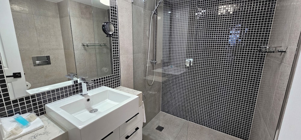 Broadbeach Holiday Apartments 49/50