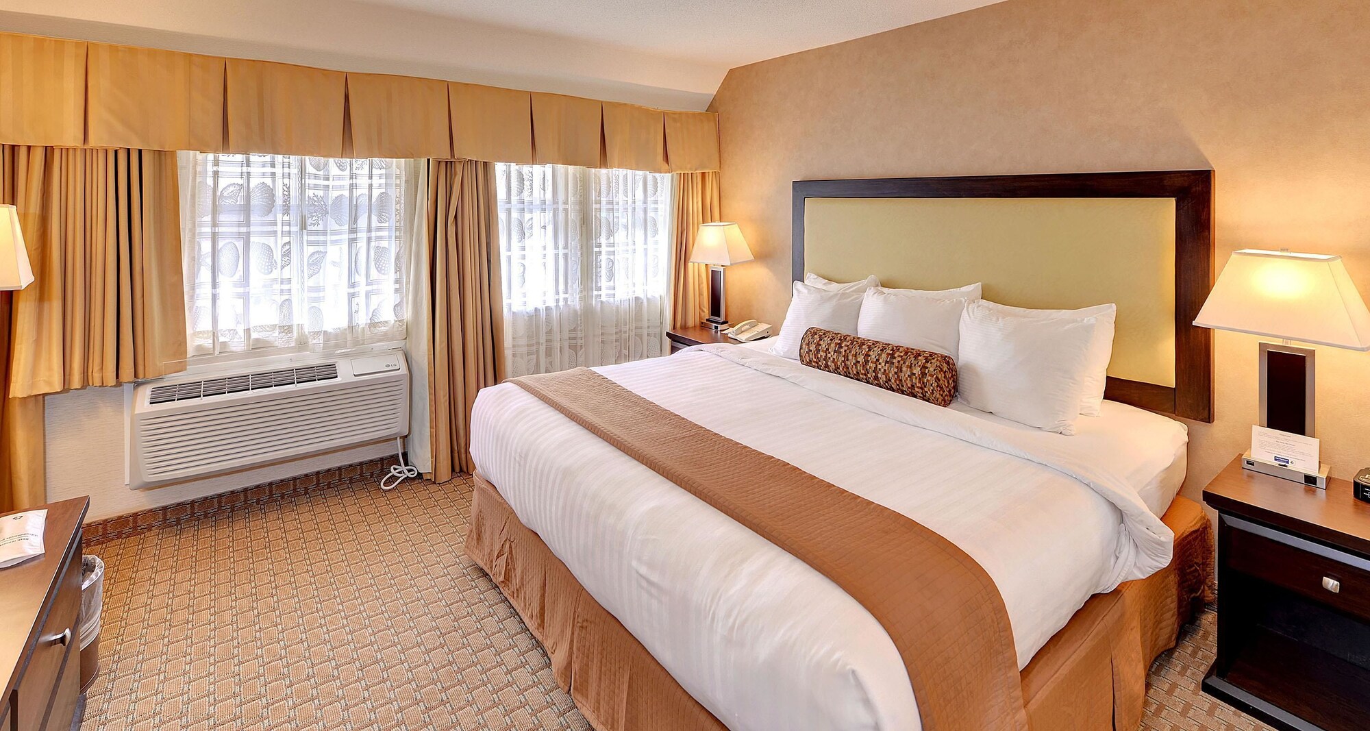 Suite, King Bed, Sofa