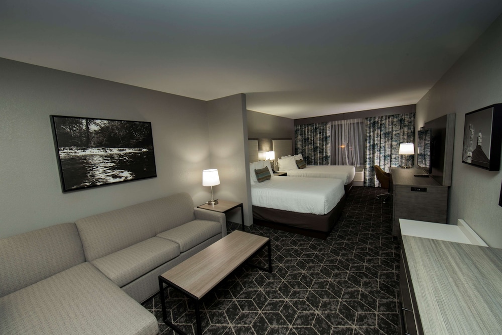 Suite, 2 Queen Beds, Sofa