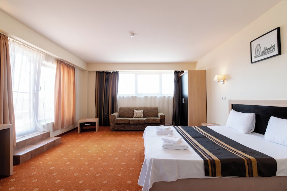 Oxford Inns Suites 10/45