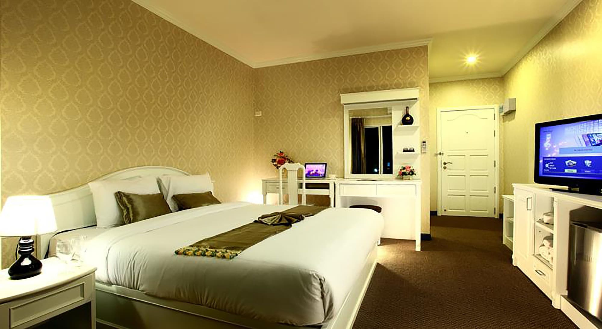2 BEDROOMS, SUPERIOR, DOUBLE OR TWIN BED, CITY VIEW