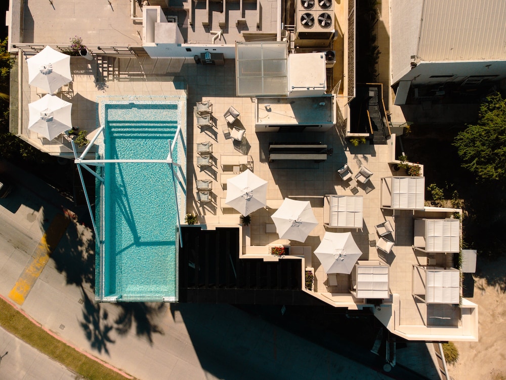Flamboyan Hotel and Residences 53/60