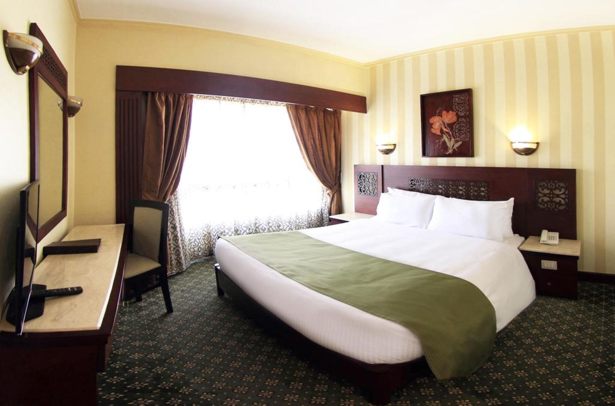 Deluxe One Bedroom Suite