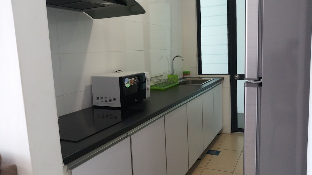 Roxy Hotel Apartment 4/58
