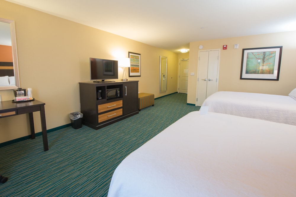 Holiday Inn Bismarck 12/70