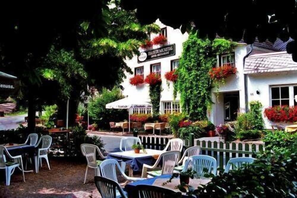 Landhotel Haus Dumicketal 23/28