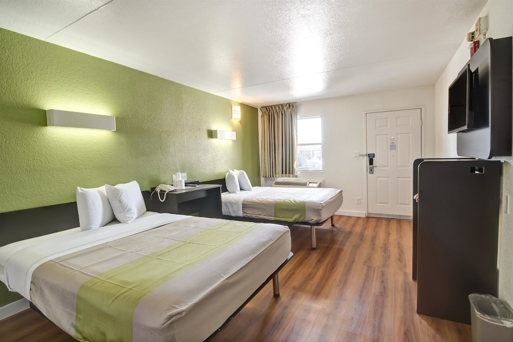 Motel6 Dallas, TX - Forest Lane 18/41