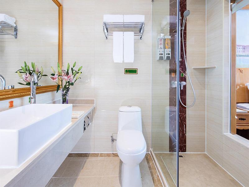 Vienna International Hotel (Zhuhai Lovers Middle Road Haibin Store) 19/19
