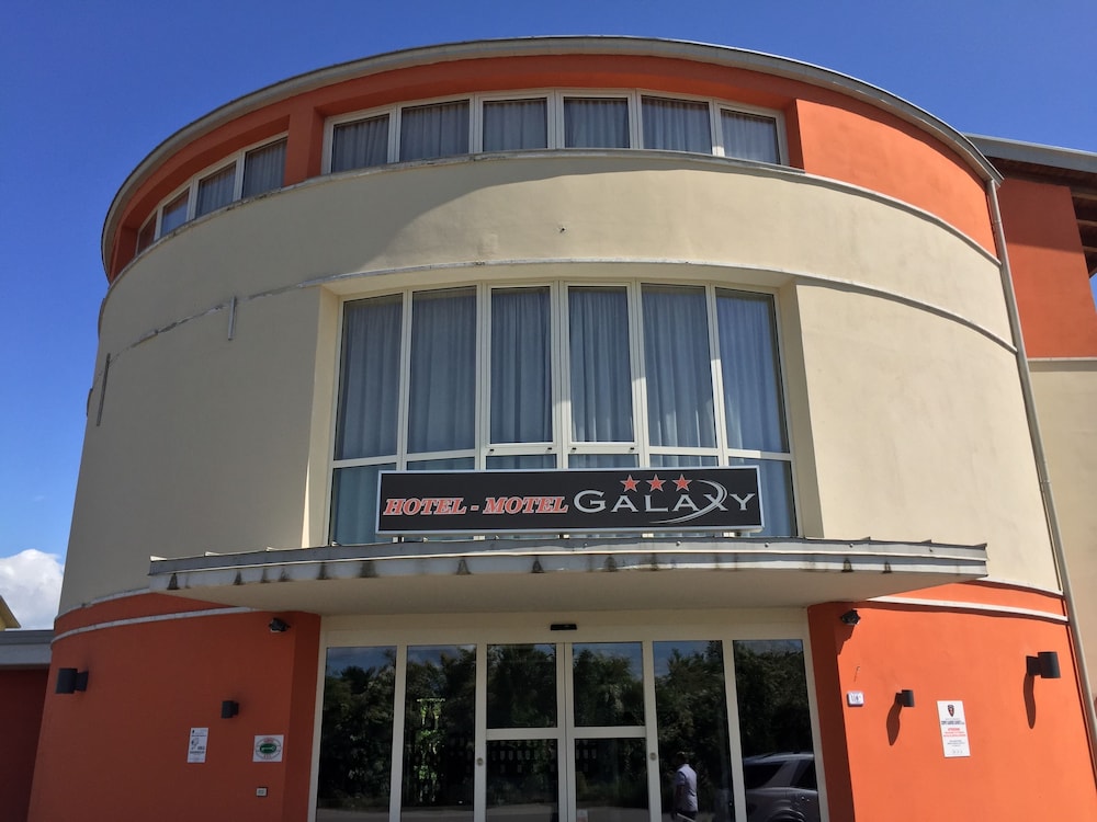 Galaxy Motel 2/39