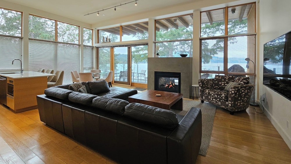 Brentwood Bay Lodge Spa 43/64