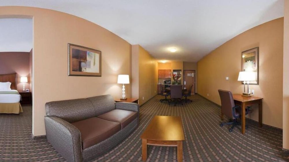 Holiday Inn Express Hotel & Suites Suffolk 29/41