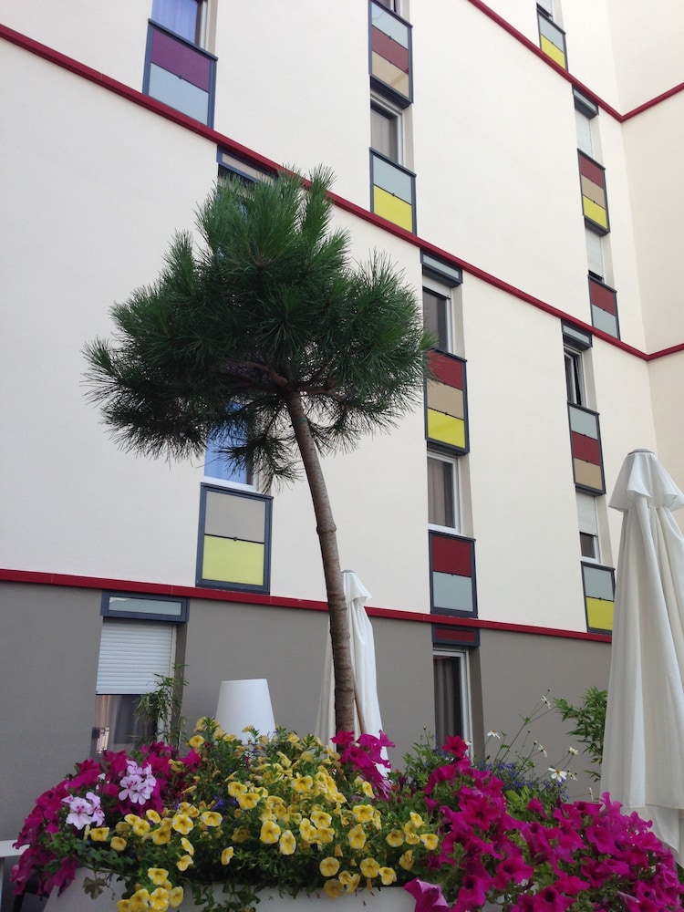 Apparthotel Privilodges Carre de Jaude Clermont Ferrand in CLERMONT FERRAND