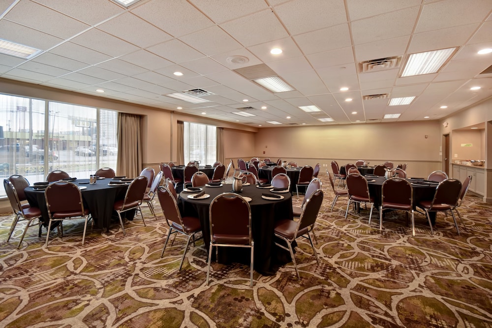 Holiday Inn Cincinnati-Riverfront 50/58