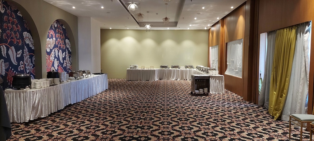Clarks Inn Suites Raipur 27/50