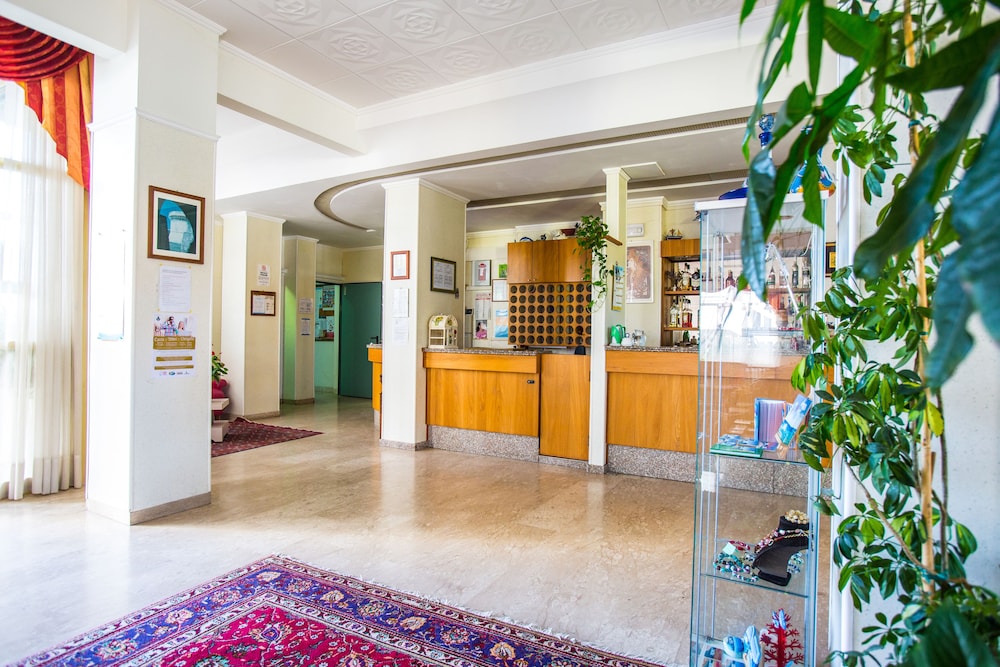 HOTEL DELFINO 3/24