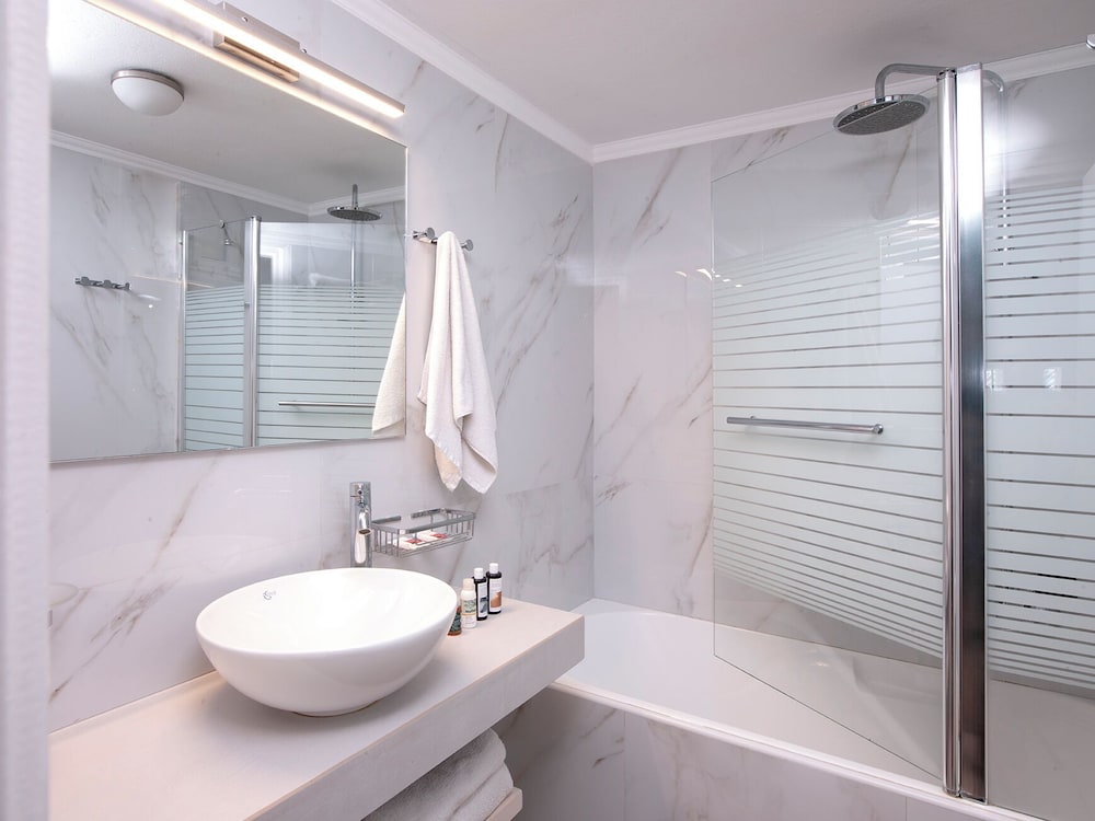 Mythos Suites Hotel 65/68