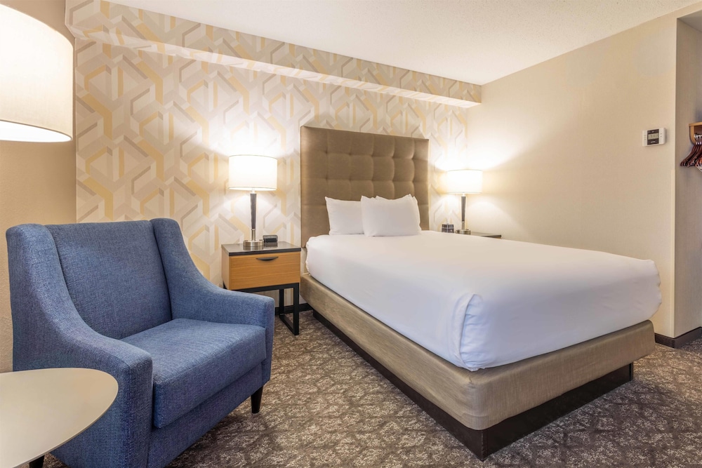 Drury Inn and Suites St Louis Airport 10/49