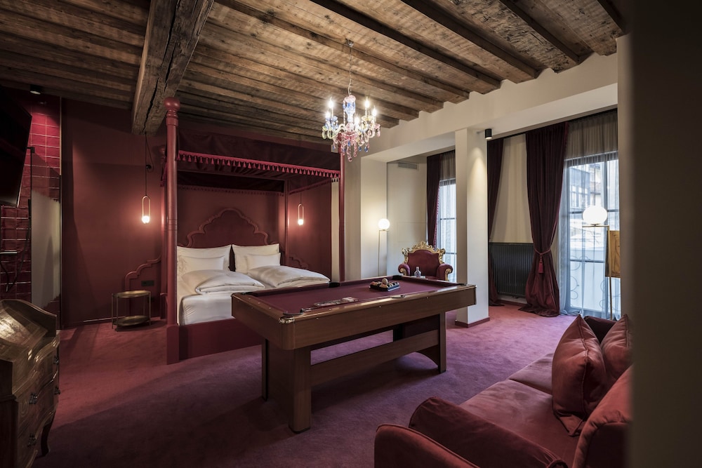 Hotel Weisses Kreuz Innsbruck 56/71