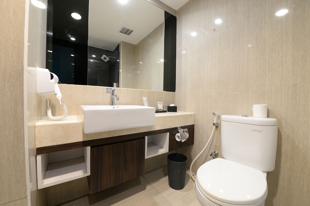 Horu Hotel Mangga Dua (formerly Hotel Neo Mangga Dua) 32/35